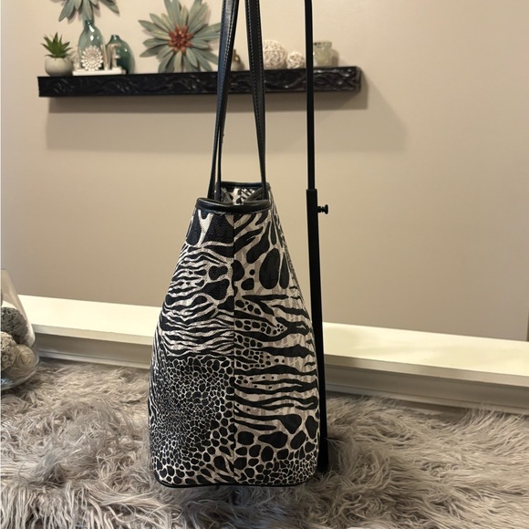 NWT Michael Kors Black and White Signature Animal Print Patterned Tote - Picture 4 of 8